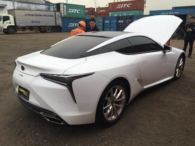 Lexus LC 500h thứ hai xuất hiện tại Việt Nam - Ảnh 1.