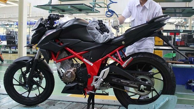 honda-cb150r-streetfire-raptor-black-special-edition-side-1502337534102-140-0-627-869-crop-1502337546079 6