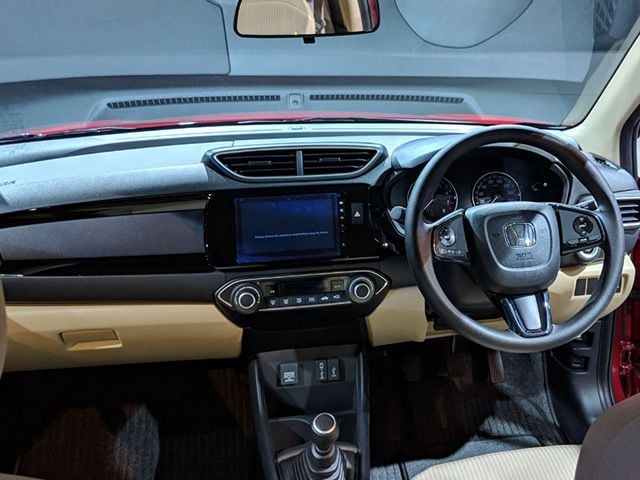 honda-amaze-2018-dashboard-view_640x480 5