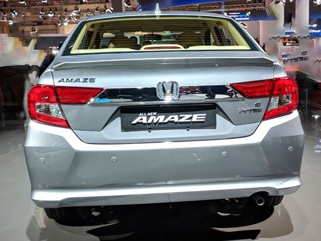honda-amaze-2018-full-rear-view_640x480 4
