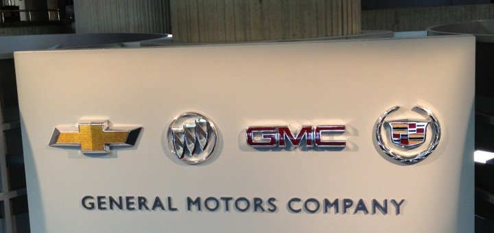 GM-Renaissance-Center-General-Motors-Company-logos-3-720x340