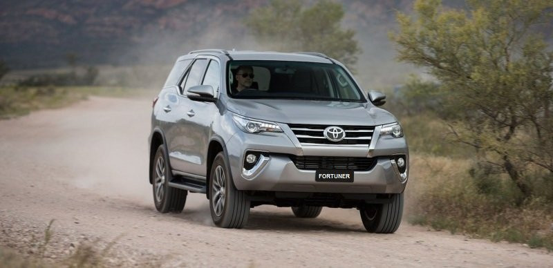 nen-chon-toyota-fortuner-2017-1-cau-hay-2-cau-3