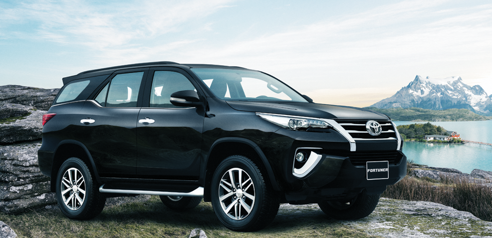 fortuner_2017_2_7v_4x2_exterior_black_1