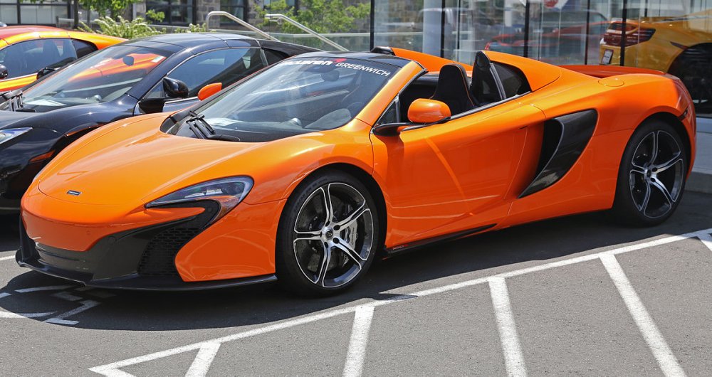 1200px-2015_McLaren_650S_Spider,_carbon_fiber_pack 5
