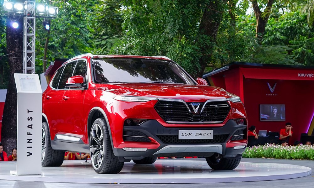 vinfast-lux-sa2-0-them-lua-chon-phan-khuc-suv-7-cho-1542729740_1200x0