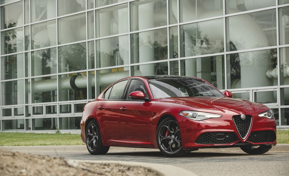 2017-alfa-romeo-giulia-2-0t-112-1530630011 (1)