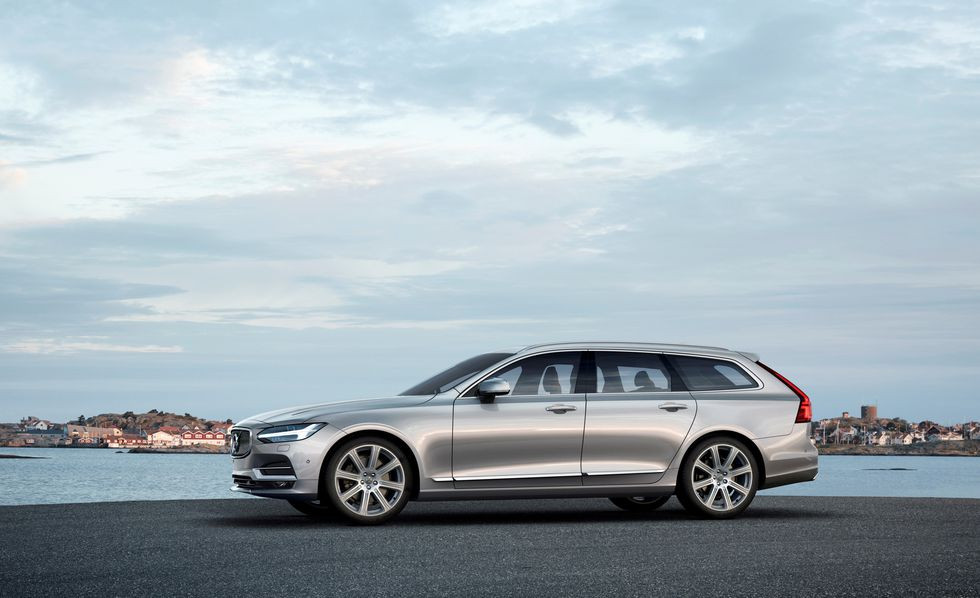 2017-Volvo-V90-114-2 11