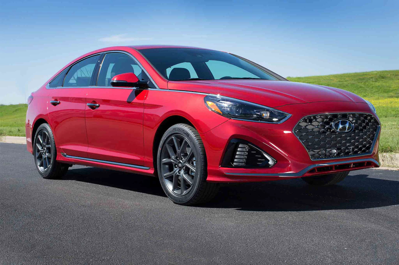 2018-Hyundai-Sonata-20T-front-three-quarter-03 3