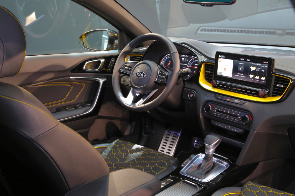 736b3278-2020-kia-xceed-6 3