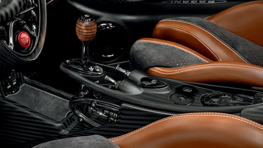 5e50511e-pagani_huayra_roadster_bc_11 8