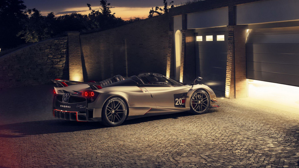 b074ae33-pagani_huayra_roadster_bc_03 3