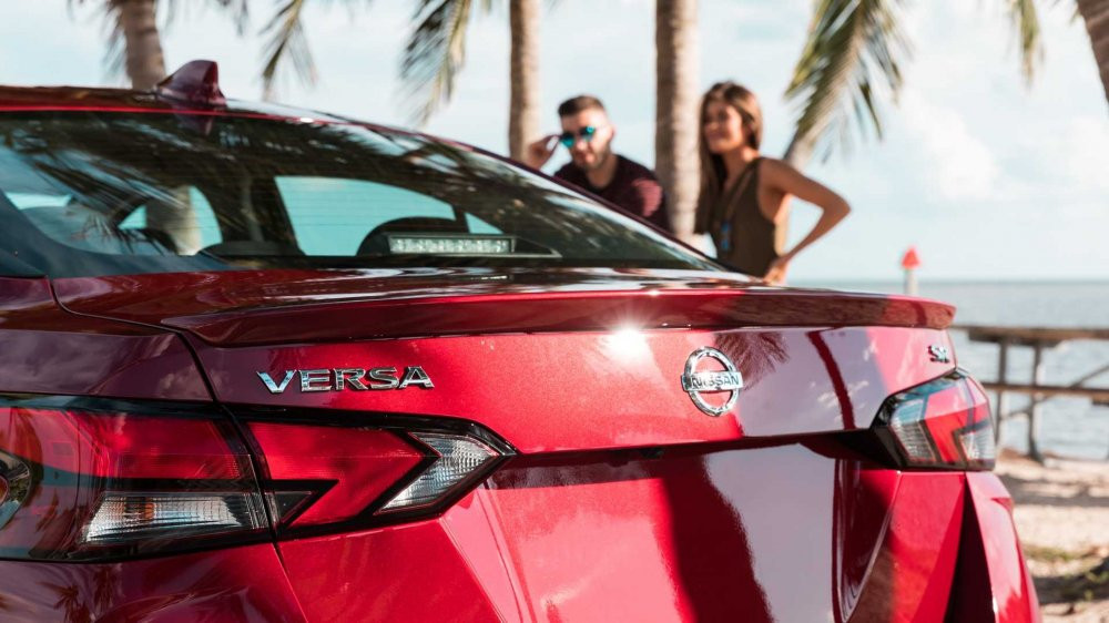 2020-nissan-versa (1) 5