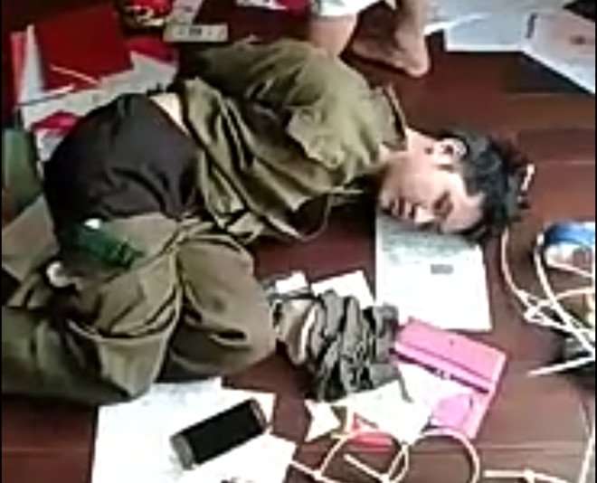 Ke la mat dung dao khong che 3 con tin trong nhieu gio hinh anh 1
