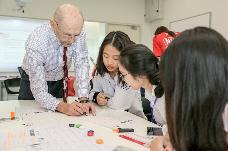 Cac_ban_hoc_sinh_tham_gia_lop_hoc_thu 26