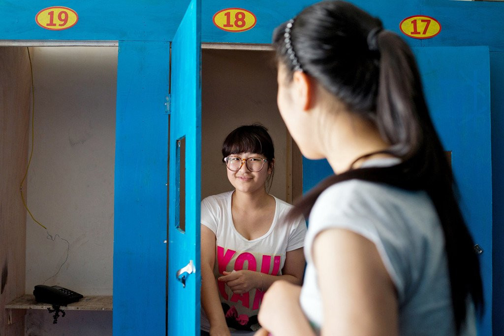 Ben trong 'cong xuong thi dai hoc' lon nhat Trung Quoc hinh anh 6