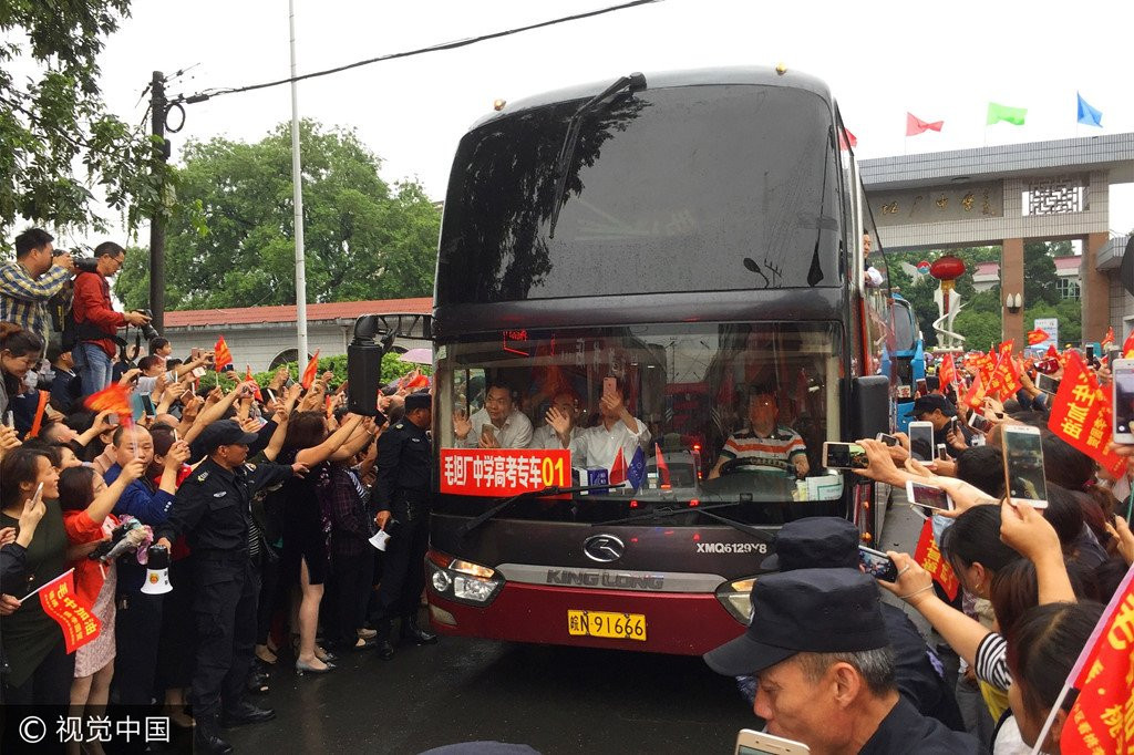 Ben trong 'cong xuong thi dai hoc' lon nhat Trung Quoc hinh anh 10