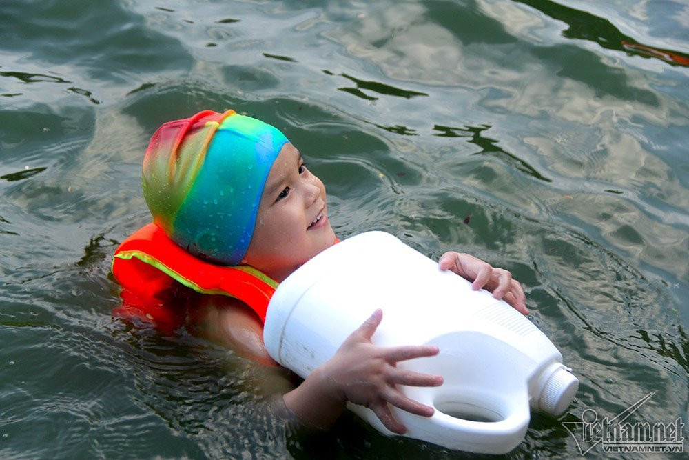 chùa Thầy,Hà Nội,bể bơi