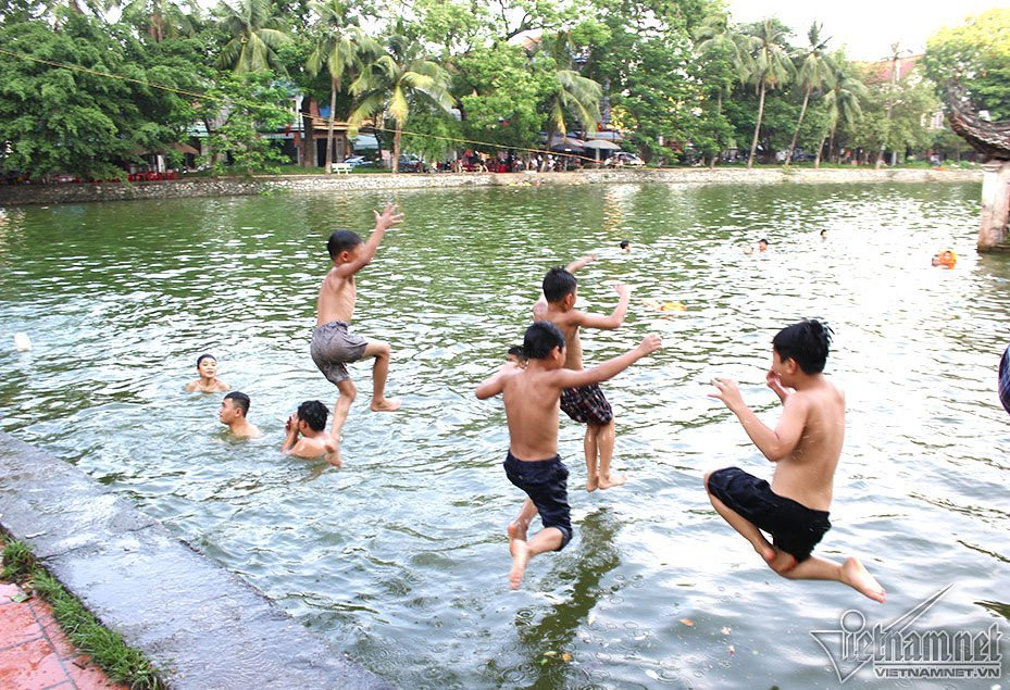 chùa Thầy,Hà Nội,bể bơi