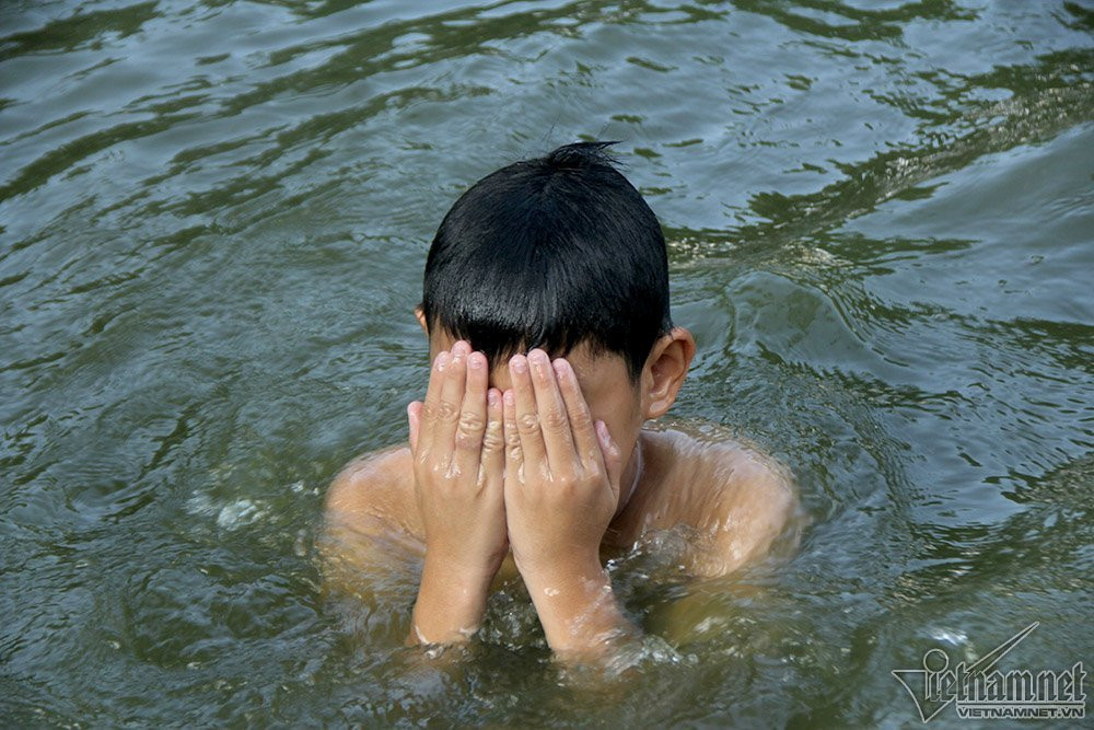 chùa Thầy,Hà Nội,bể bơi