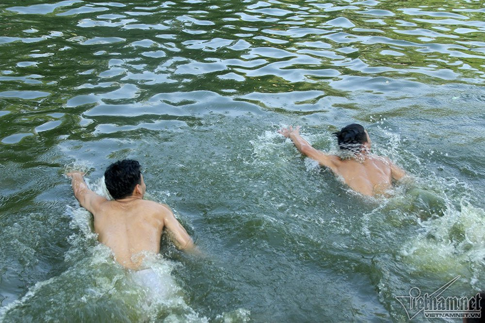 chùa Thầy,Hà Nội,bể bơi