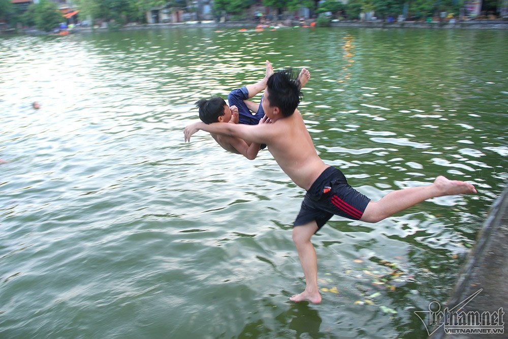 chùa Thầy,Hà Nội,bể bơi