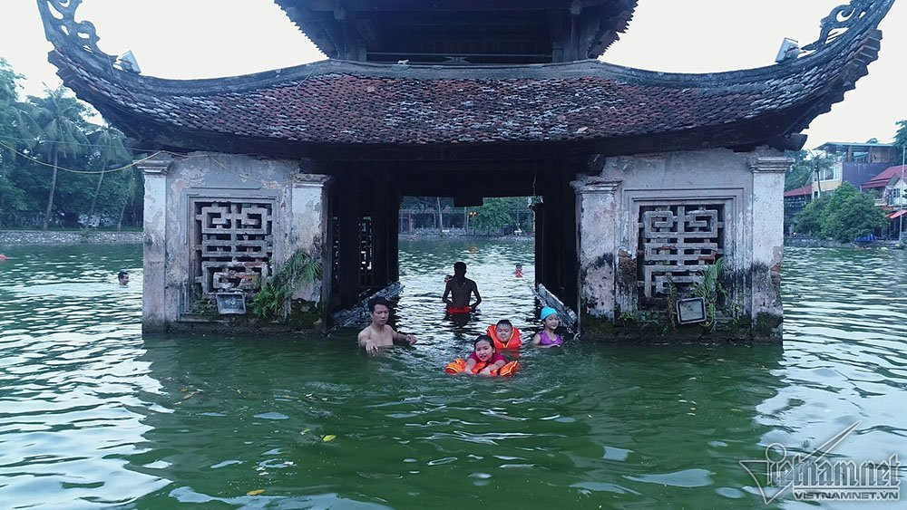 chùa Thầy,Hà Nội,bể bơi