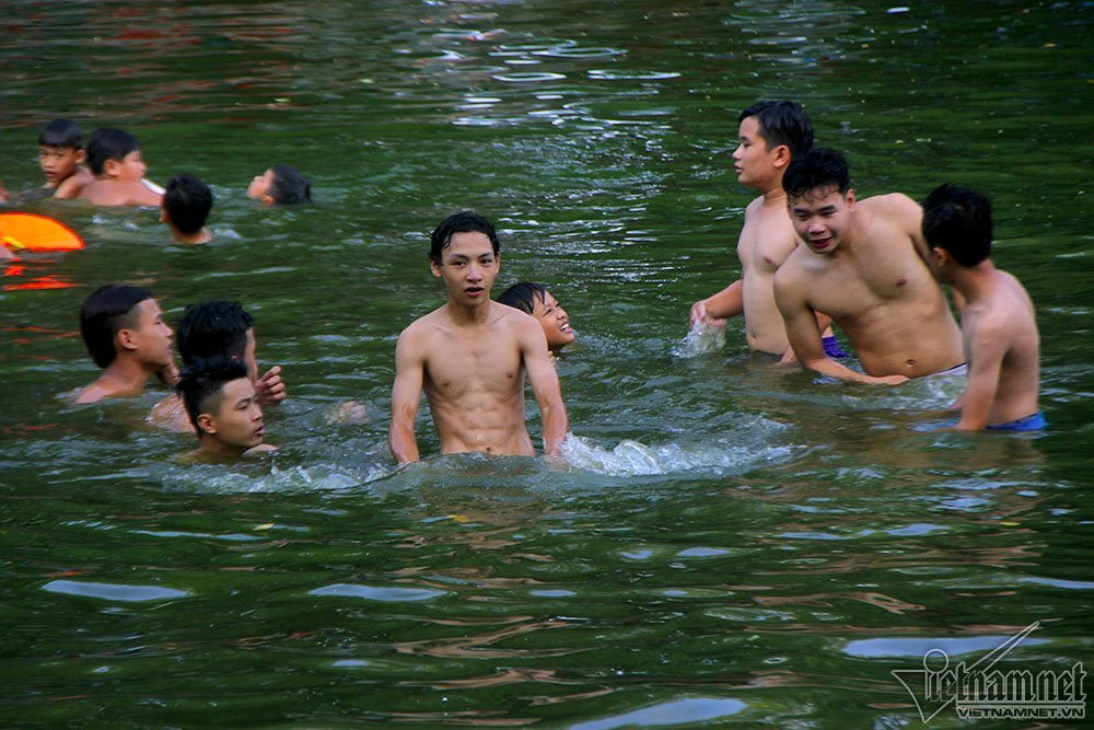 chùa Thầy,Hà Nội,bể bơi