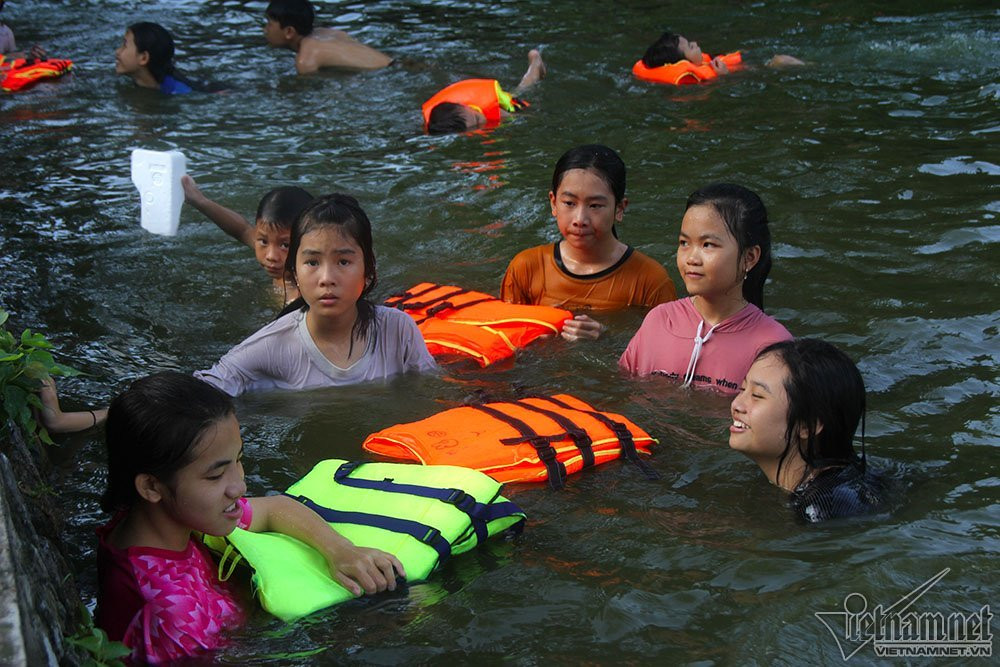 chùa Thầy,Hà Nội,bể bơi