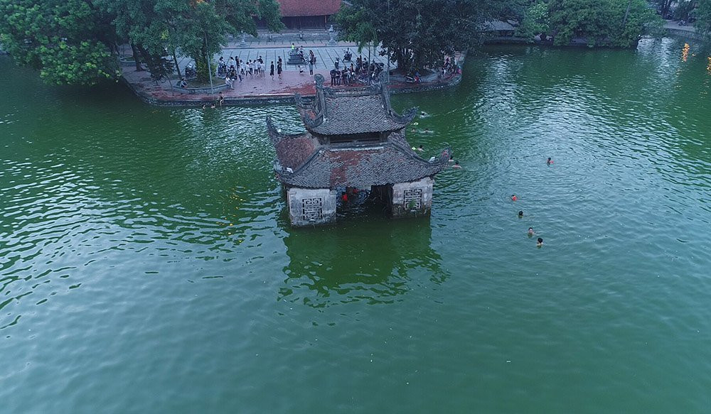 chùa Thầy,Hà Nội,bể bơi