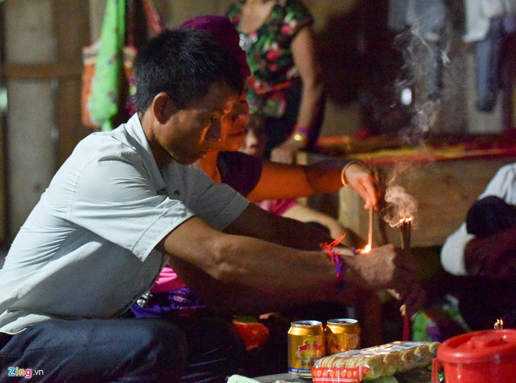 Phut sinh tu chia lia vo chong, cha con o tam lu quet hinh anh 1