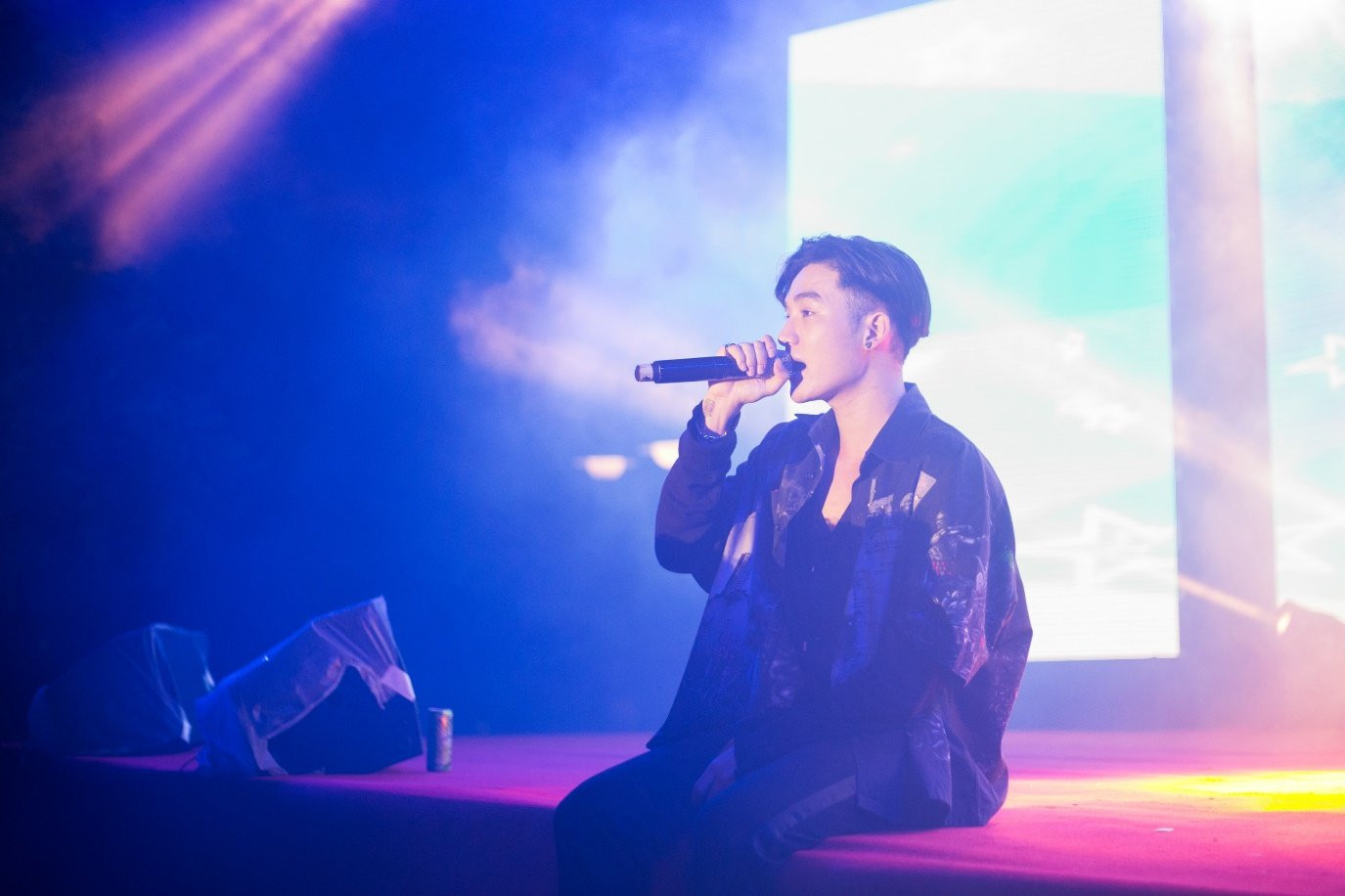 Mãn nhãn với màn quẩy bất chấp mưa bão của hàng nghìn học sinh, sinh viên Đại học FPT - Ảnh 2.