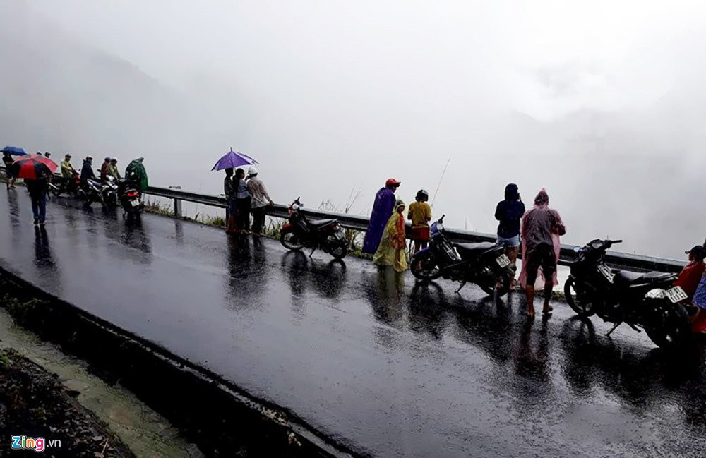 Dan dung xem thuy dien lon nhat Bac Trung Bo xa lu hinh anh 4