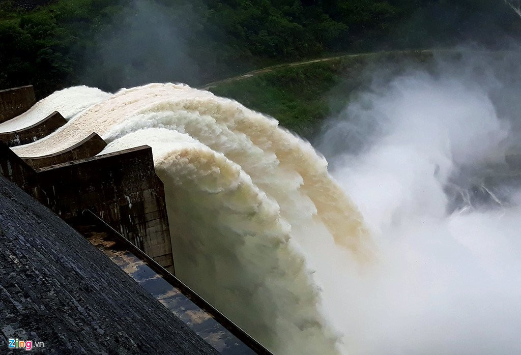 Dan dung xem thuy dien lon nhat Bac Trung Bo xa lu hinh anh 2