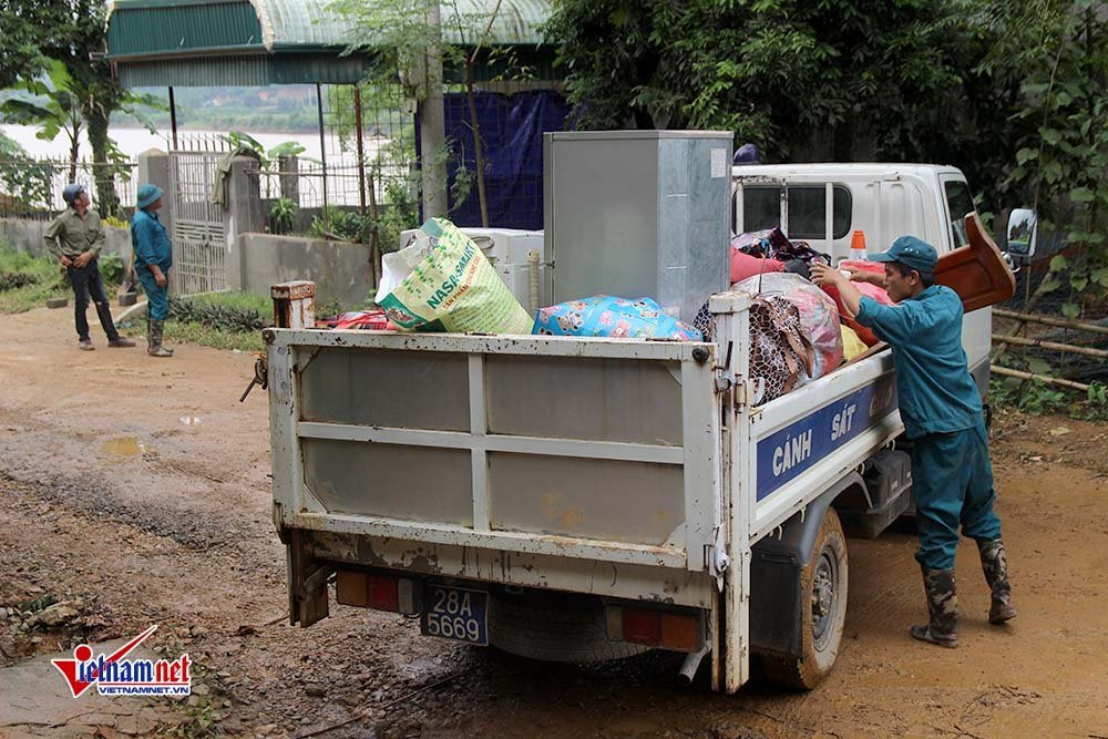nhà sập,Hòa Bình,sông Đà,sạt lở