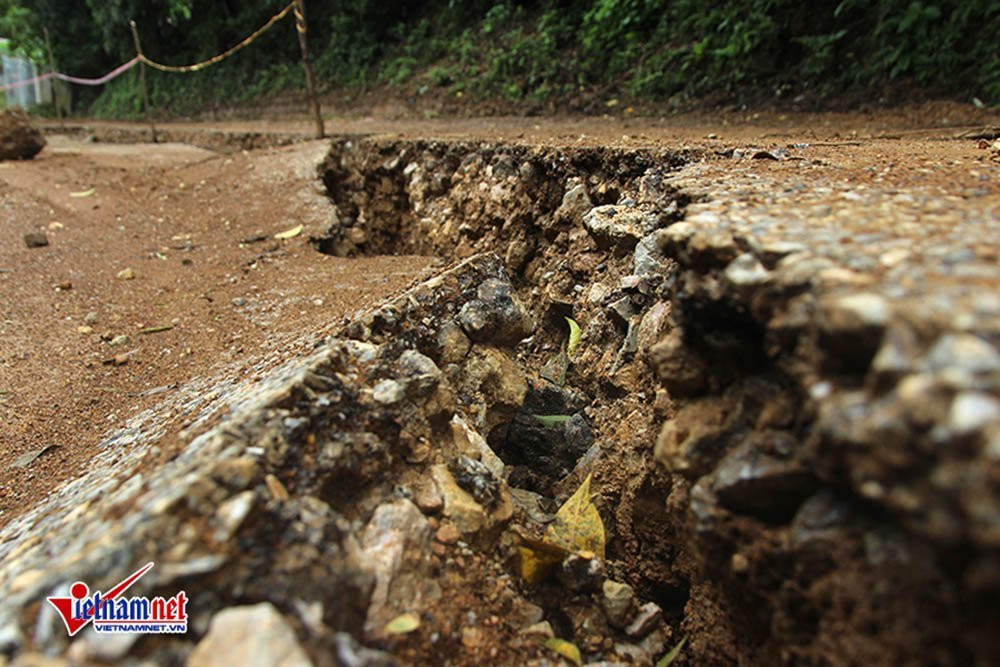 nhà sập,Hòa Bình,sông Đà,sạt lở