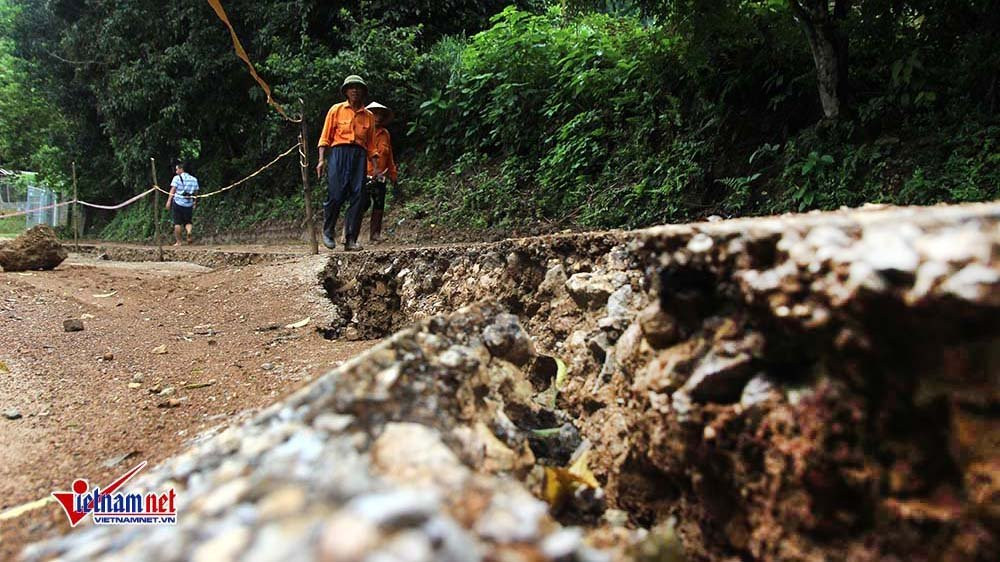 nhà sập,Hòa Bình,sông Đà,sạt lở