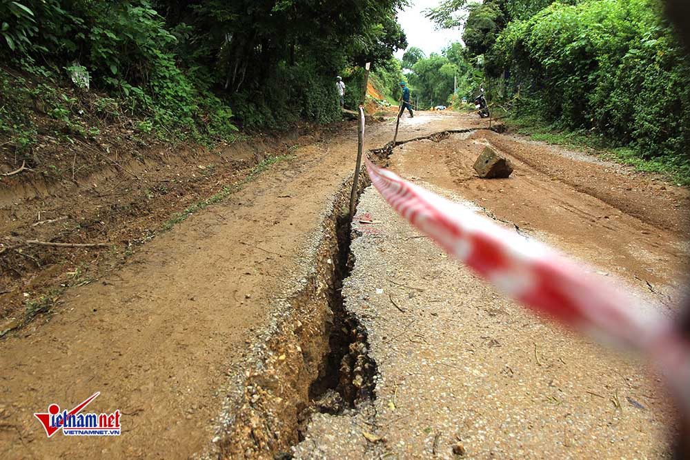 nhà sập,Hòa Bình,sông Đà,sạt lở