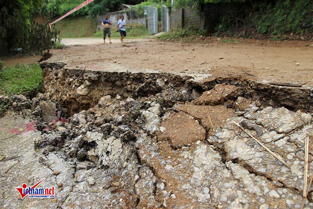 nhà sập,Hòa Bình,sông Đà,sạt lở