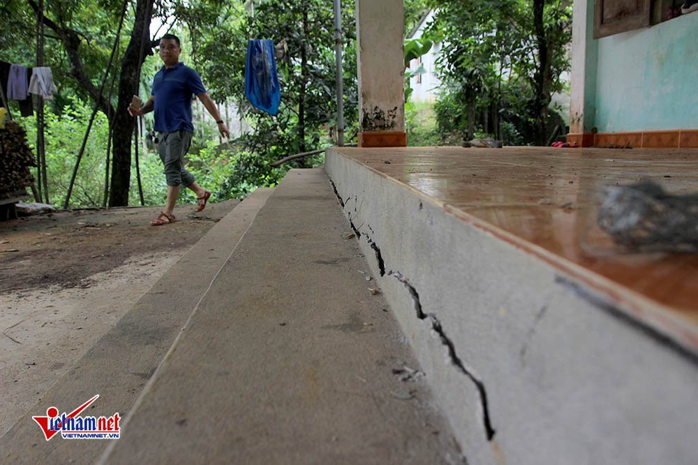 nhà sập,Hòa Bình,sông Đà,sạt lở