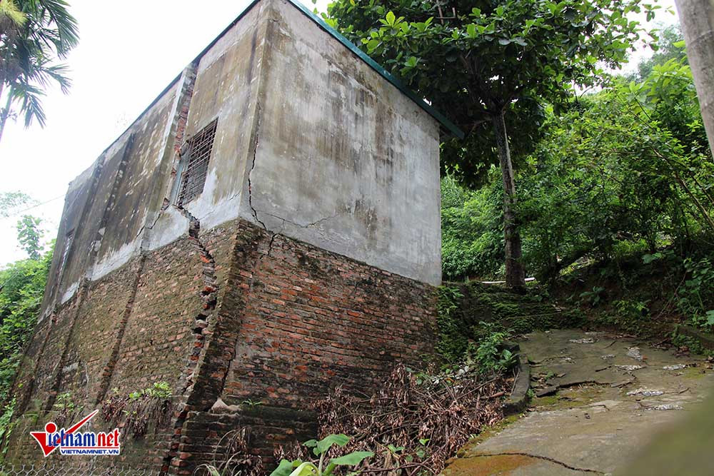 nhà sập,Hòa Bình,sông Đà,sạt lở