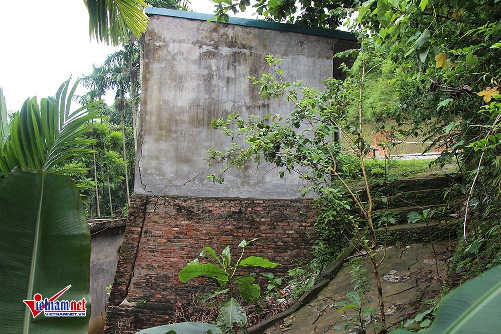 nhà sập,Hòa Bình,sông Đà,sạt lở