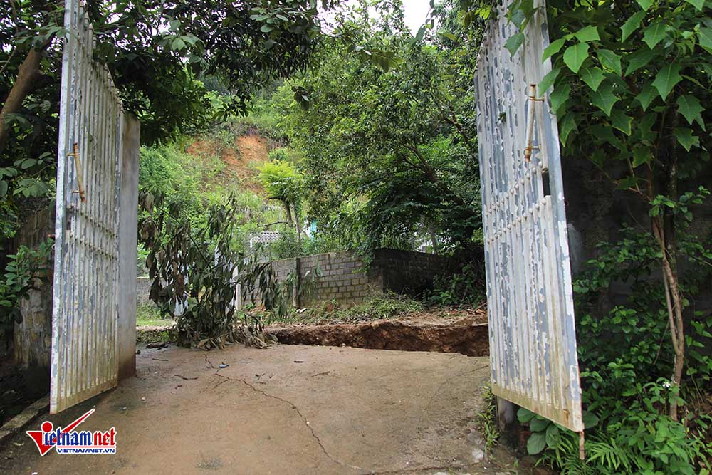 nhà sập,Hòa Bình,sông Đà,sạt lở