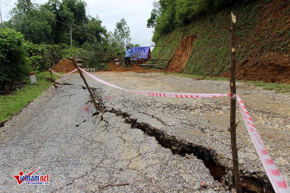nhà sập,Hòa Bình,sông Đà,sạt lở