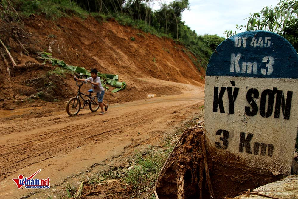 nhà sập,Hòa Bình,sông Đà,sạt lở