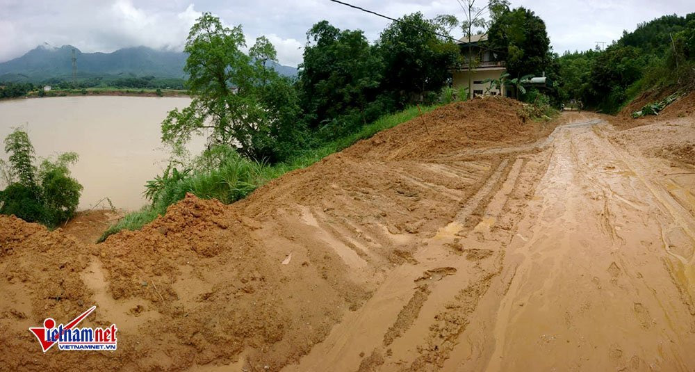 nhà sập,Hòa Bình,sông Đà,sạt lở