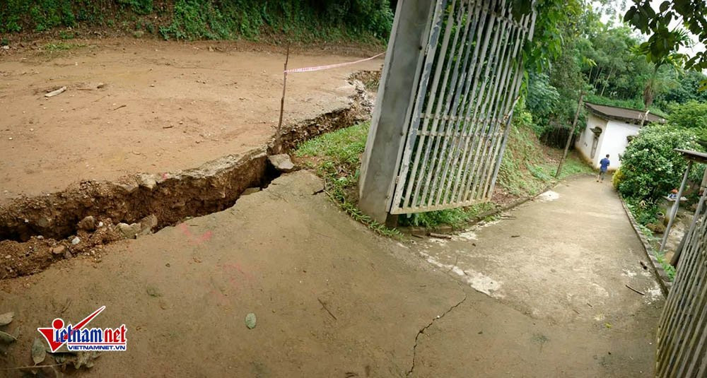 nhà sập,Hòa Bình,sông Đà,sạt lở