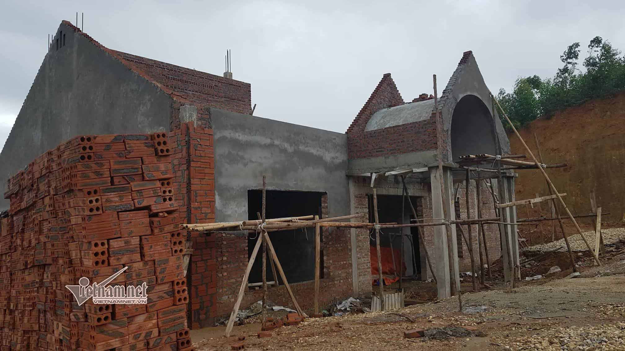 Bí ẩn dãy biệt thự mọc trên đất rừng ở Vĩnh Phúc