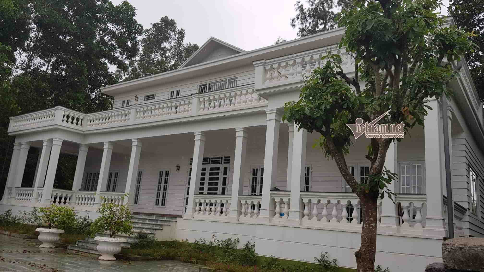 Bí ẩn dãy biệt thự mọc trên đất rừng ở Vĩnh Phúc