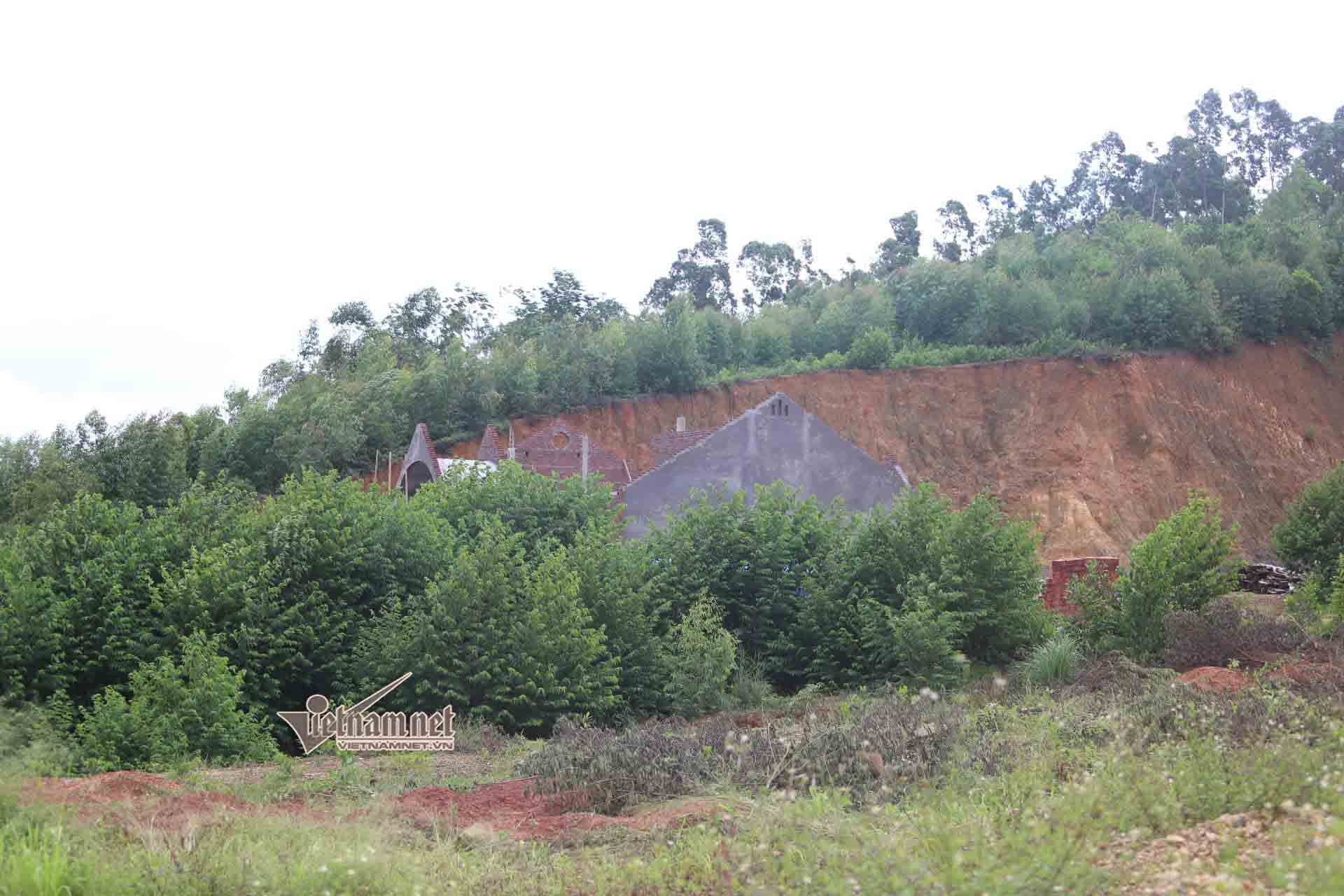 Bí ẩn dãy biệt thự mọc trên đất rừng ở Vĩnh Phúc