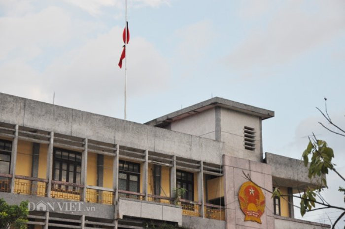 Nguoi-dan-que-nha-treo-co-ru-trong-ngay-Quoc-tang-Chu-tich-nuoc-Tran-dai-Quang-5-1537927391-width600height399 8